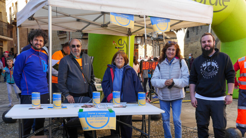 Miembros de la asociación en la mesa de recaudación